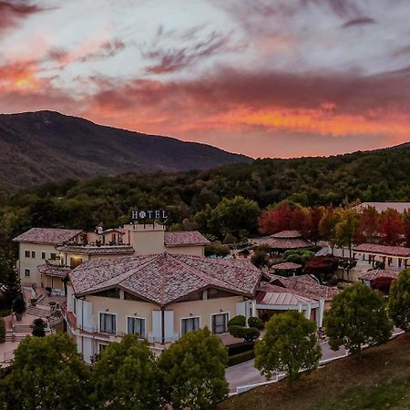 San Raffaele Hotel Restaurant & Resort Castelluccio Superiore Екстер'єр фото