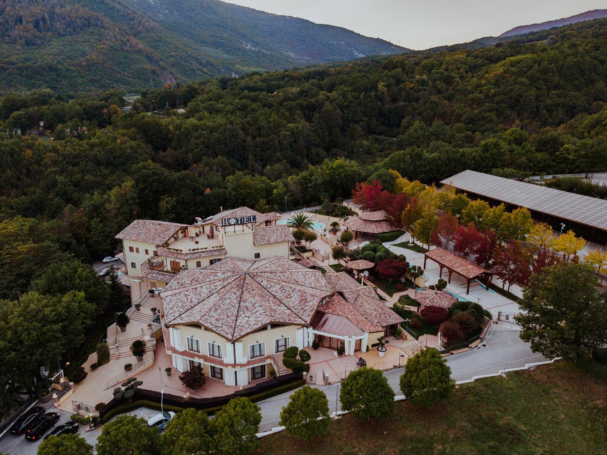 San Raffaele Hotel Restaurant & Resort Castelluccio Superiore Екстер'єр фото